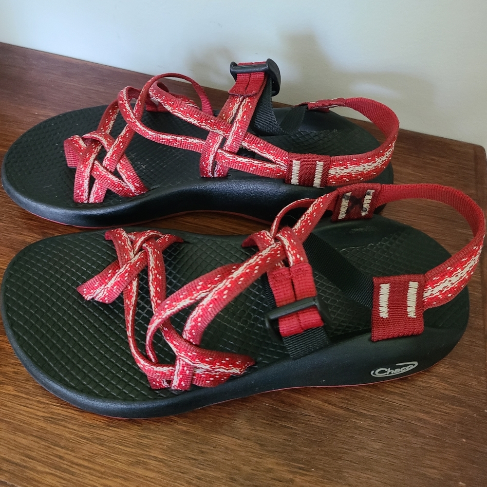 CHACO |  ZX2 Classic Sandal Red/Orange Aztec size 8 GUC